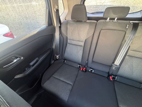 Used 2025 Nissan Rogue SV image 41