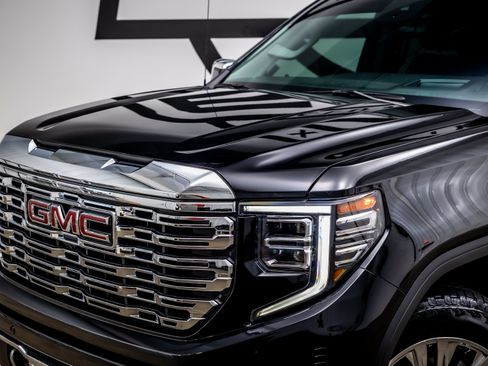 Used 2024 GMC Sierra 1500 Denali w/ Technology Package AWD/4WD image 21