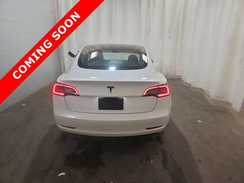 Used 2023 Tesla Model 3 Standard Range image 4