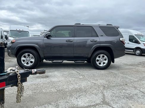 Used 2022 Toyota 4Runner SR5 Premium image 4
