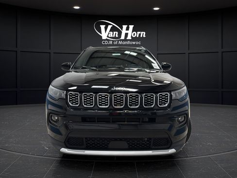 Used 2025 Jeep Compass Limited AWD/4WD image 2