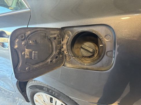 Used 2014 Toyota Camry L image 14