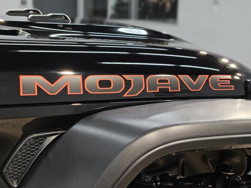 Used 2023 Jeep Gladiator Mojave image 37