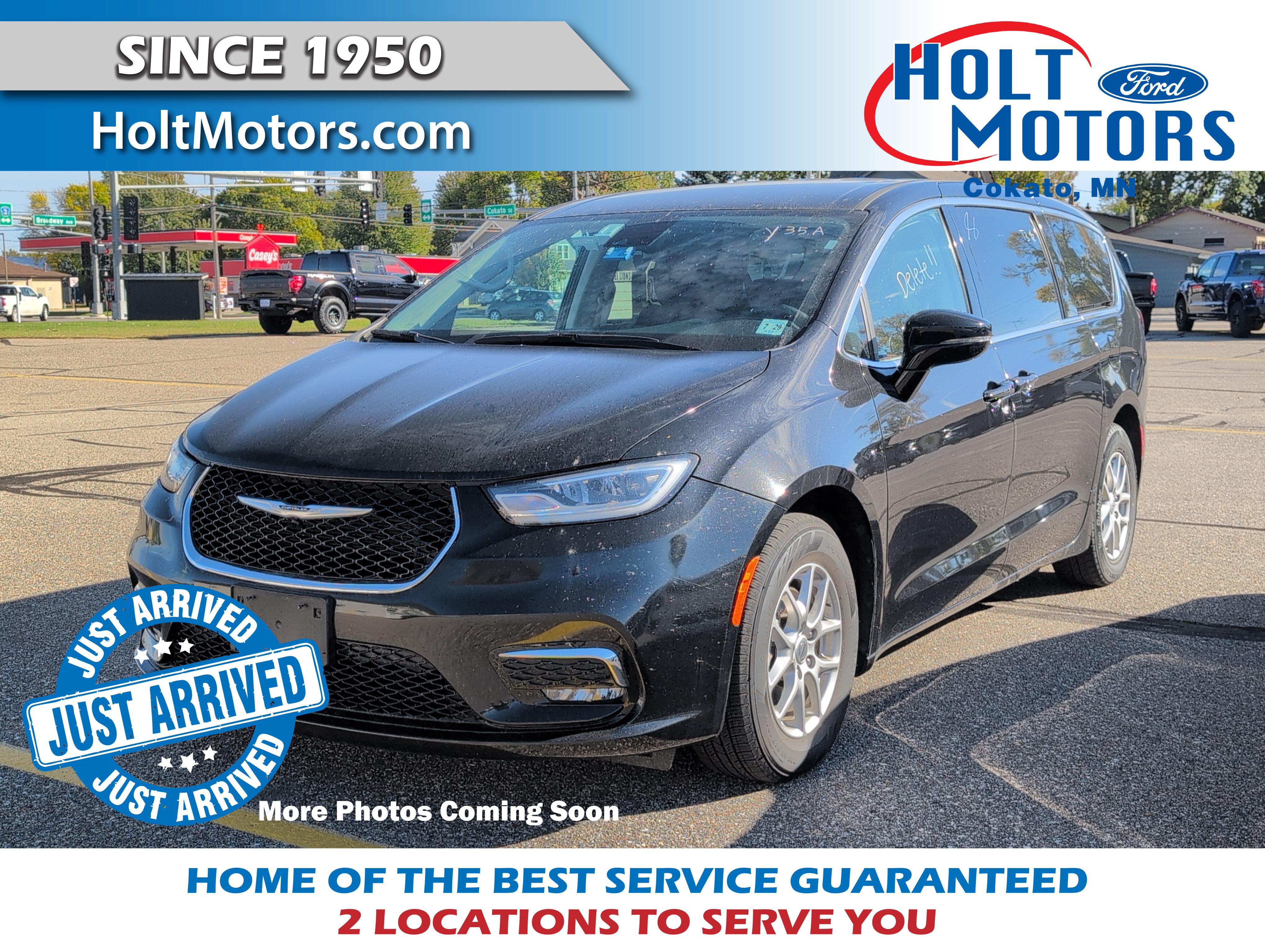 Used 2024 Chrysler Pacifica Touring-L FWD image 1