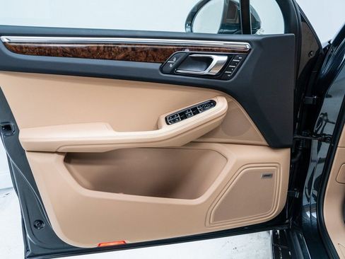 New 2026 Porsche Macan image 23