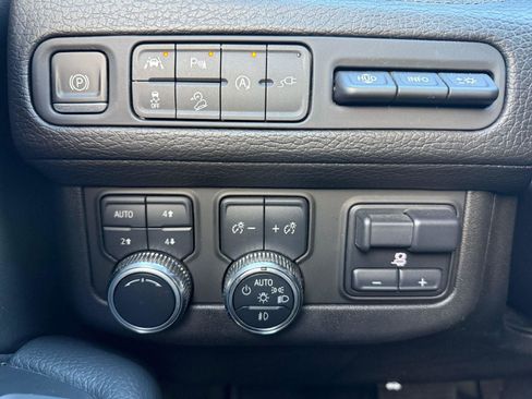 Used 2021 GMC Yukon Denali w/ Denali Premium Package image 19