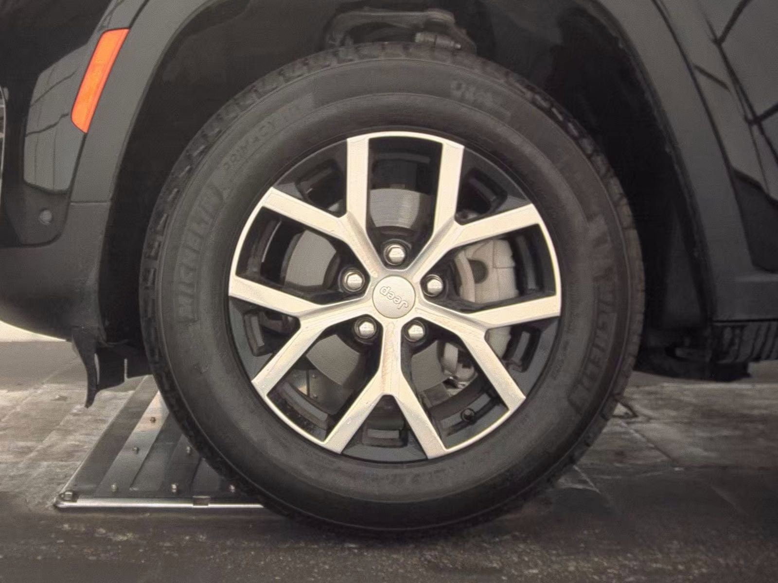 Used 2023 Jeep Grand Cherokee Limited w/ Luxury Tech Group II RWD image 7