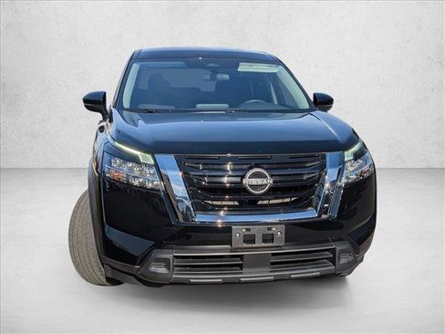 Used 2022 Nissan Pathfinder S image 2