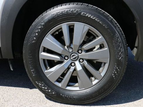 Used 2025 Nissan Pathfinder SV FWD image 9