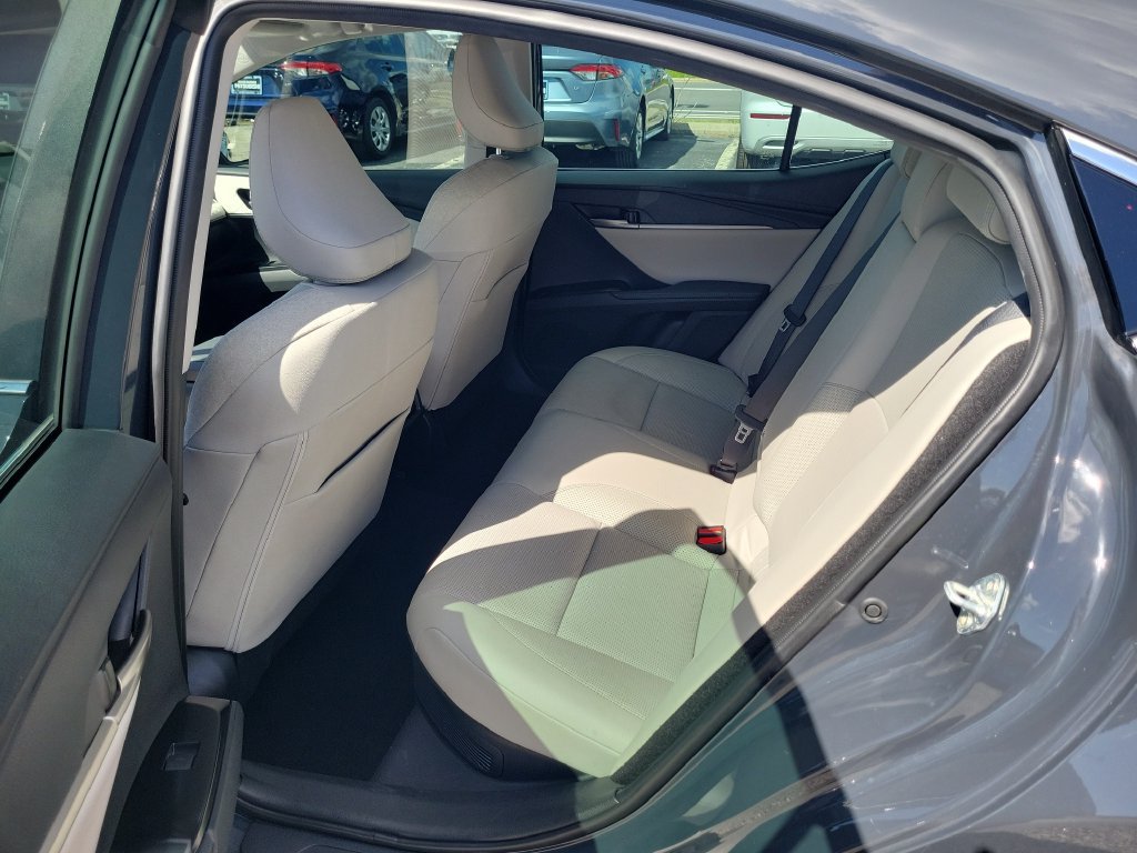 Used 2025 Toyota Camry XLE FWD image 9