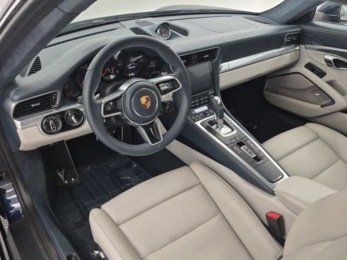 Used 2018 Porsche 911 Carrera RWD image 4
