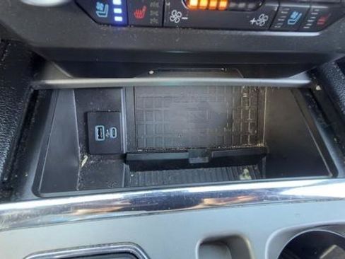 Used 2020 Ford Expedition XLT w/ Equipment Group 202A AWD/4WD image 14