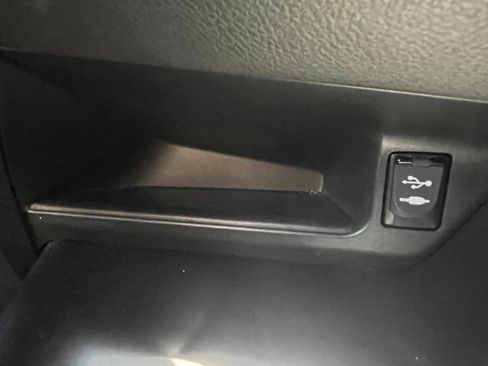Used 2018 Toyota C-HR XLE FWD image 19
