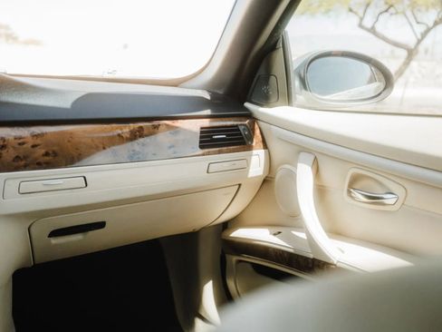 Used 2008 BMW 335i Convertible image 30