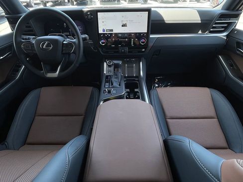 Used 2026 Lexus GX 550 w/ Cold Area Package AWD/4WD image 30