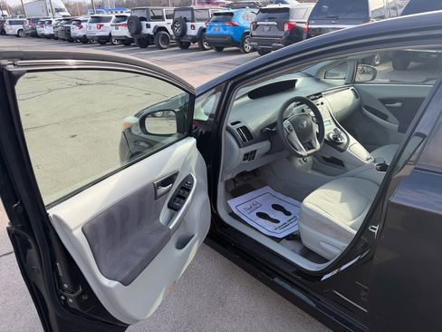Used 2010 Toyota Prius 5dr HB III (Natl) image 9