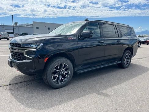 Used 2022 Chevrolet Suburban Z71 w/ Luxury Package AWD/4WD image 7