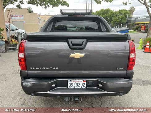 Used 2010 Chevrolet Avalanche LT w/ Luxury Package AWD/4WD image 8