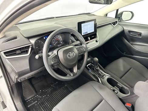 Used 2025 Toyota Corolla LE FWD image 17