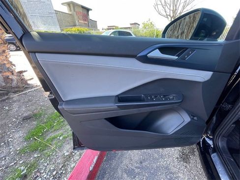 Used 2024 Volkswagen Taos SE image 7