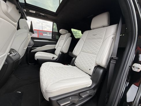 Used 2026 Cadillac Escalade V w/ LPO, ONYX Package image 24