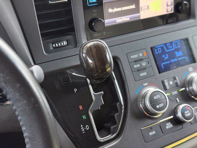Used 2015 Toyota Sienna XLE w/ XLE Navigation Package FWD image 33