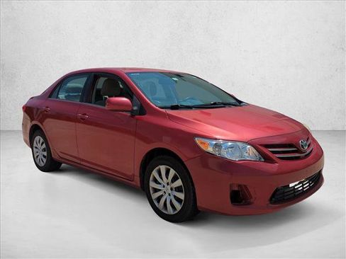 Used 2013 Toyota Corolla LE w/ Preferred Accessory Pkg #2 FWD image 3