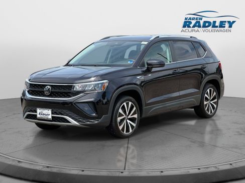 Certified 2023 Volkswagen Taos SE FWD image 5