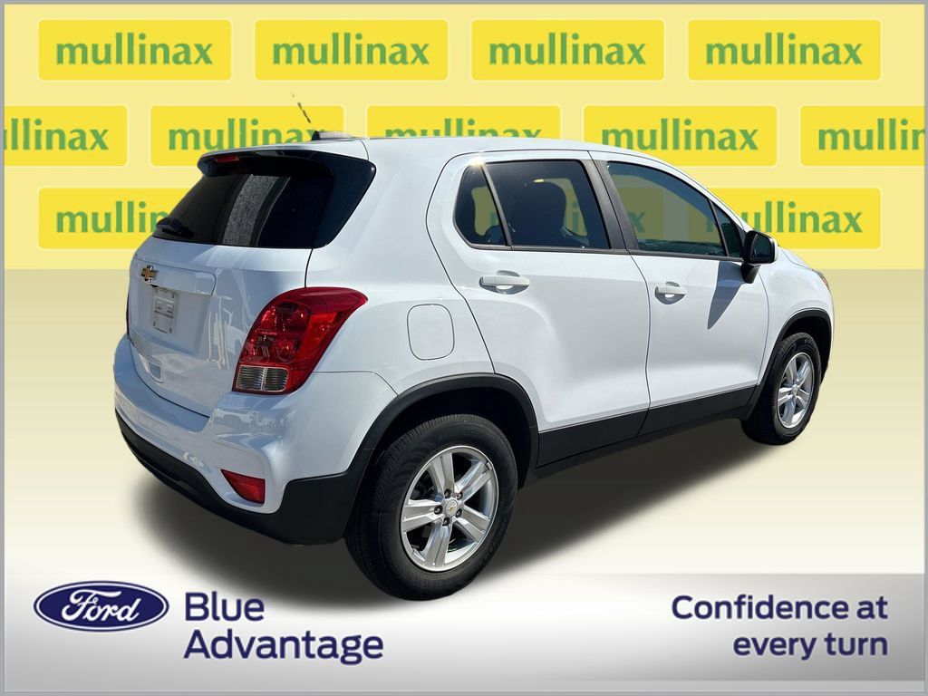 Used 2021 Chevrolet Trax LS w/ Tint and Cruise Package AWD/4WD image 2