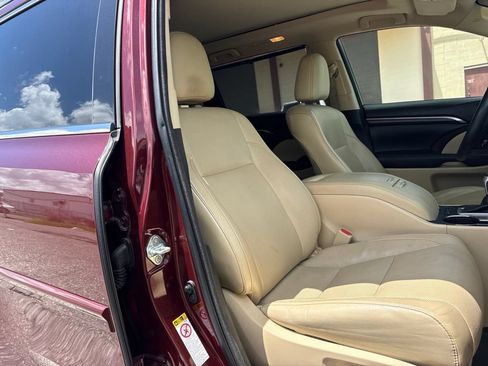Used 2015 Toyota Highlander Limited Platinum FWD image 17