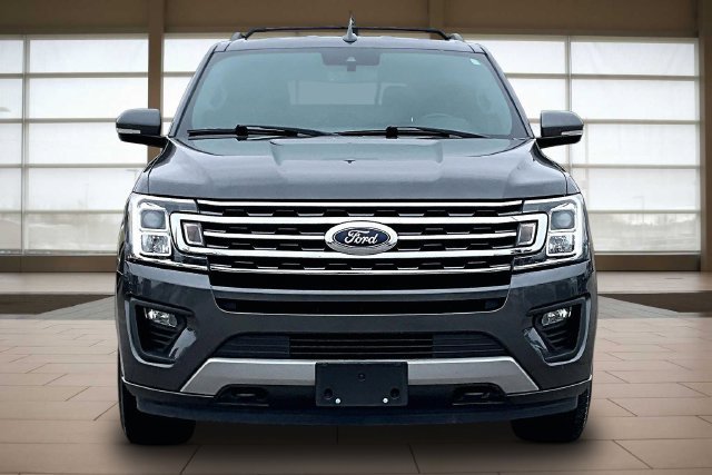 Used 2019 Ford Expedition XLT w/ Equipment Group 202A AWD/4WD image 3