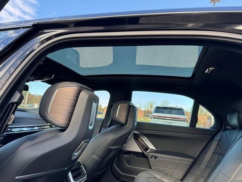 Used 2023 BMW 760i xDrive 760i xDrive Sedan image 11