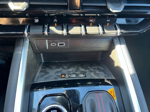 Used 2023 Chevrolet Colorado Z71 w/ Z71 Convenience Package 2 image 31