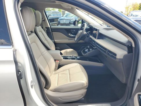 Certified 2022 Lincoln Corsair AWD w/ Premium Package image 9