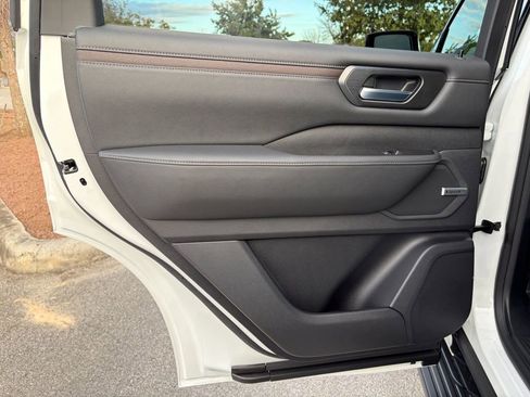 New 2026 Nissan Armada SL image 23