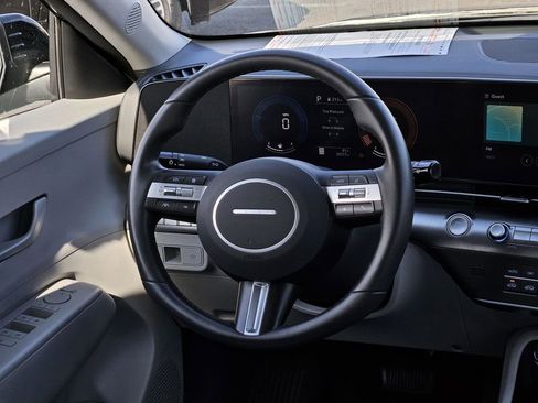 Used 2025 Hyundai Kona SEL image 12