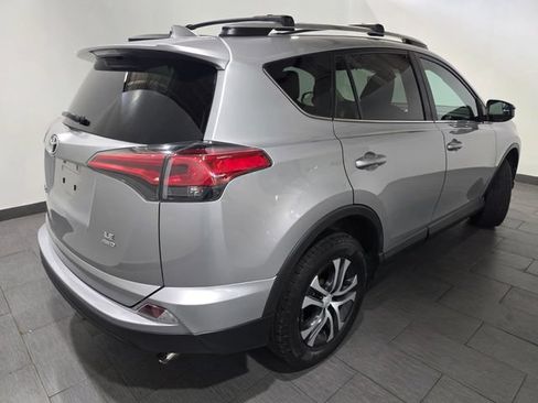 Used 2017 Toyota RAV4 LE AWD/4WD image 5