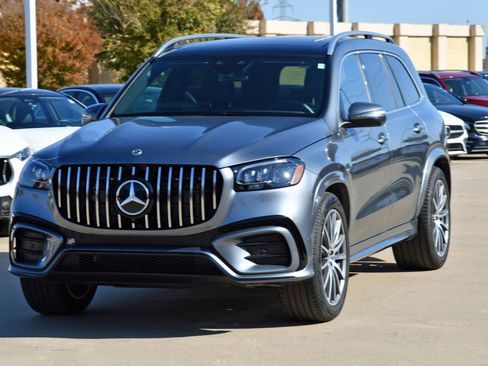 Used 2025 Mercedes-Benz GLS 450 4MATIC image 2