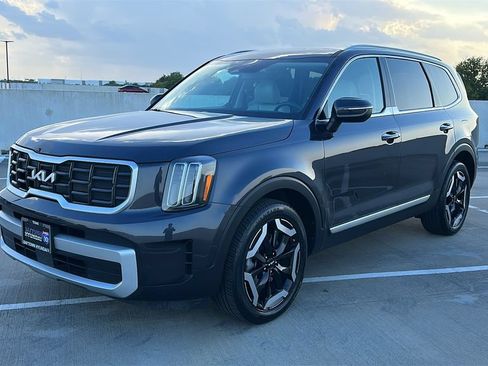 Used 2025 Kia Telluride S FWD image 9