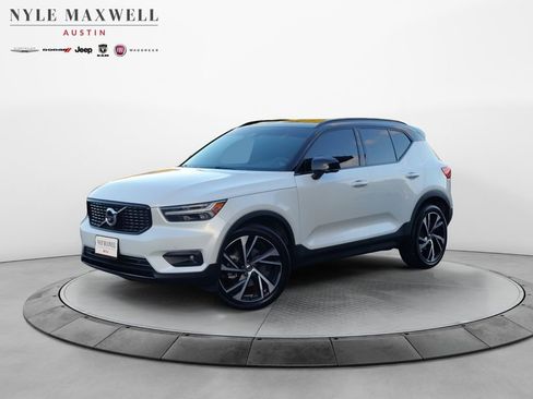 Used 2022 Volvo XC40 T5 R-Design w/ Advanced Package image 1