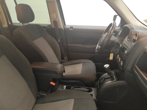 Used 2014 Jeep Patriot Latitude AWD/4WD image 21