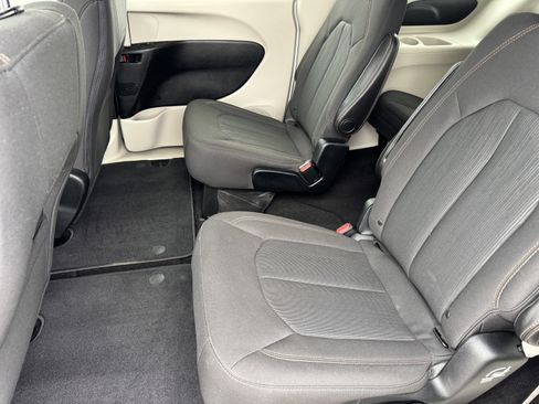 Used 2018 Chrysler Pacifica Touring Plus image 15