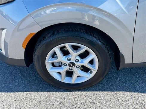 Used 2025 Kia Soul LX w/ LX Technology Package image 13