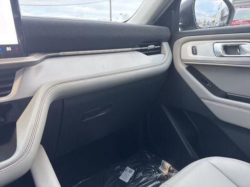 New 2026 Ford Explorer Active w/ Active Comfort Package image 17