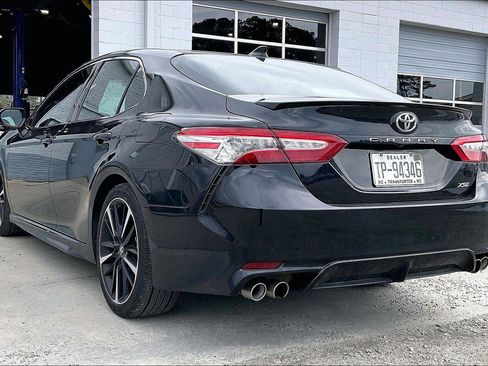 Used 2020 Toyota Camry XSE image 4