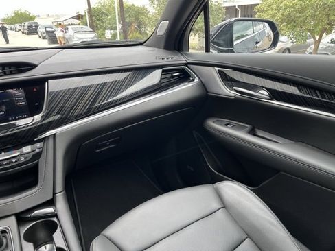 Certified 2025 Cadillac XT6 Premium Luxury image 21