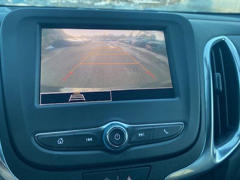 Used 2022 Chevrolet Equinox LT image 10