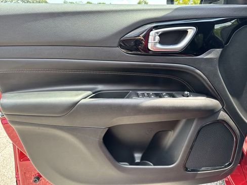 Used 2022 Jeep Compass Limited image 10