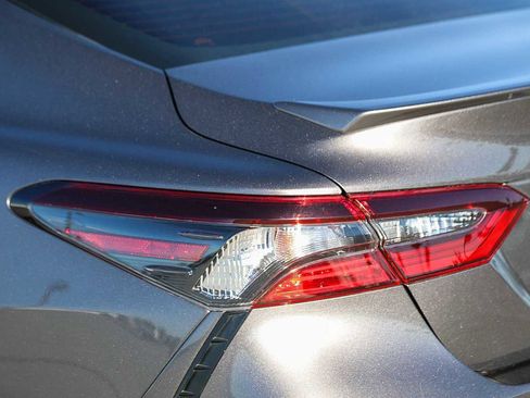 Used 2024 Toyota Camry SE image 9