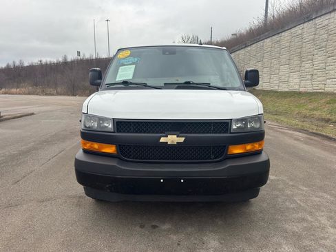 Used 2019 Chevrolet Express 3500 w/ Driver Convenience Package RWD image 12